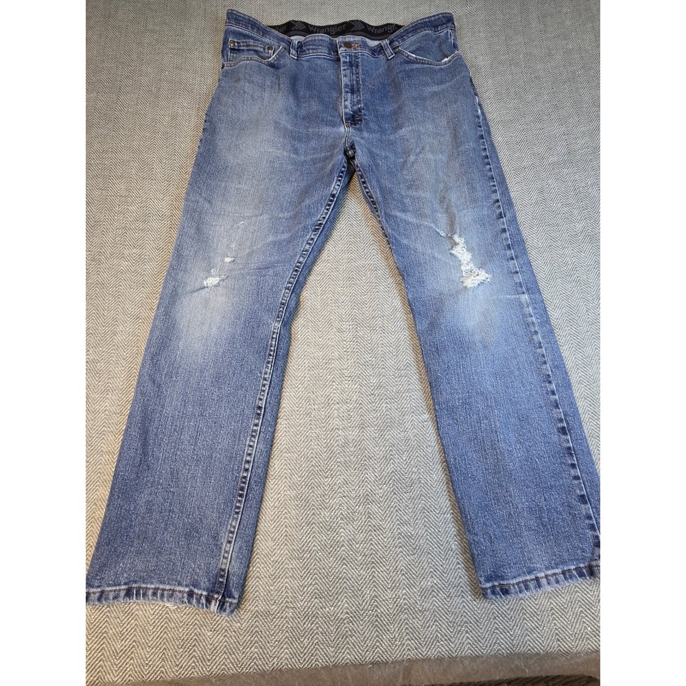 Wrangler Mens 38x30 Medium Wash Straight Leg Comfort Waist Jeans 96CFWSW Blue